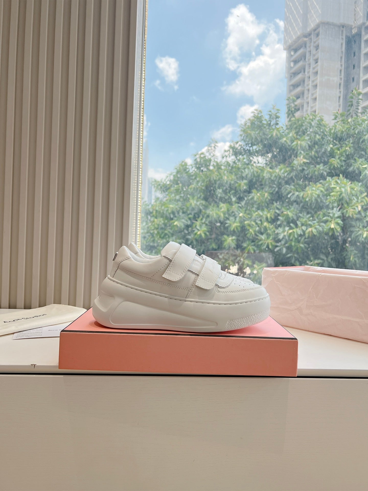 S-Sneakers