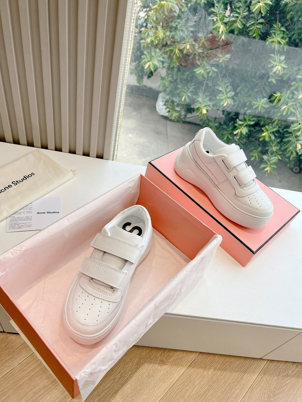 S-Sneakers