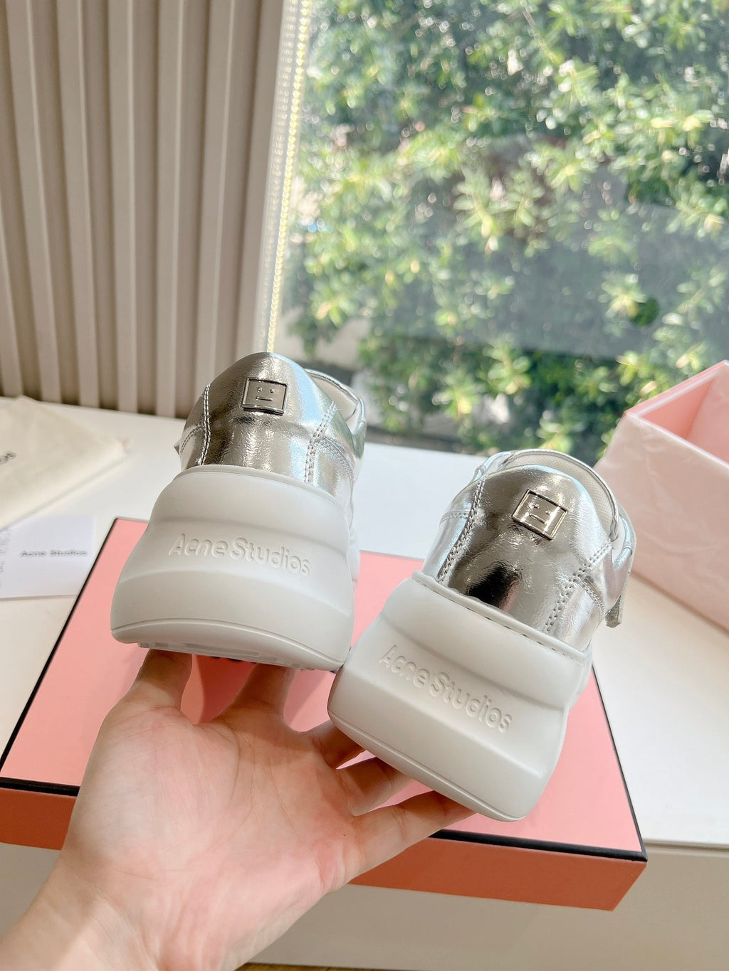 S-Sneakers
