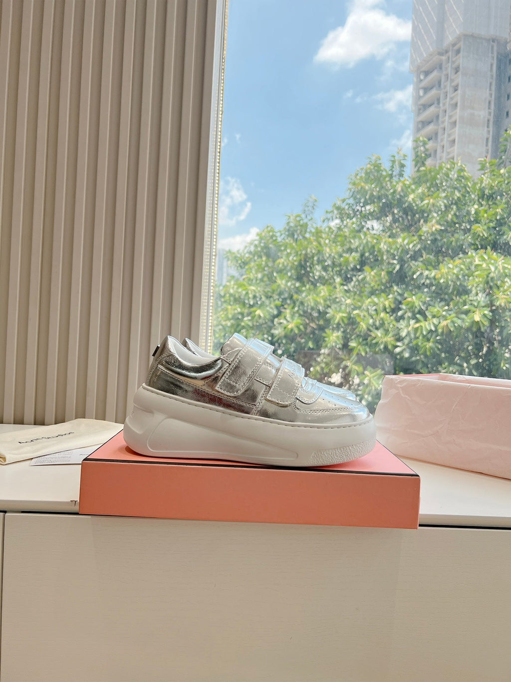 S-Sneakers