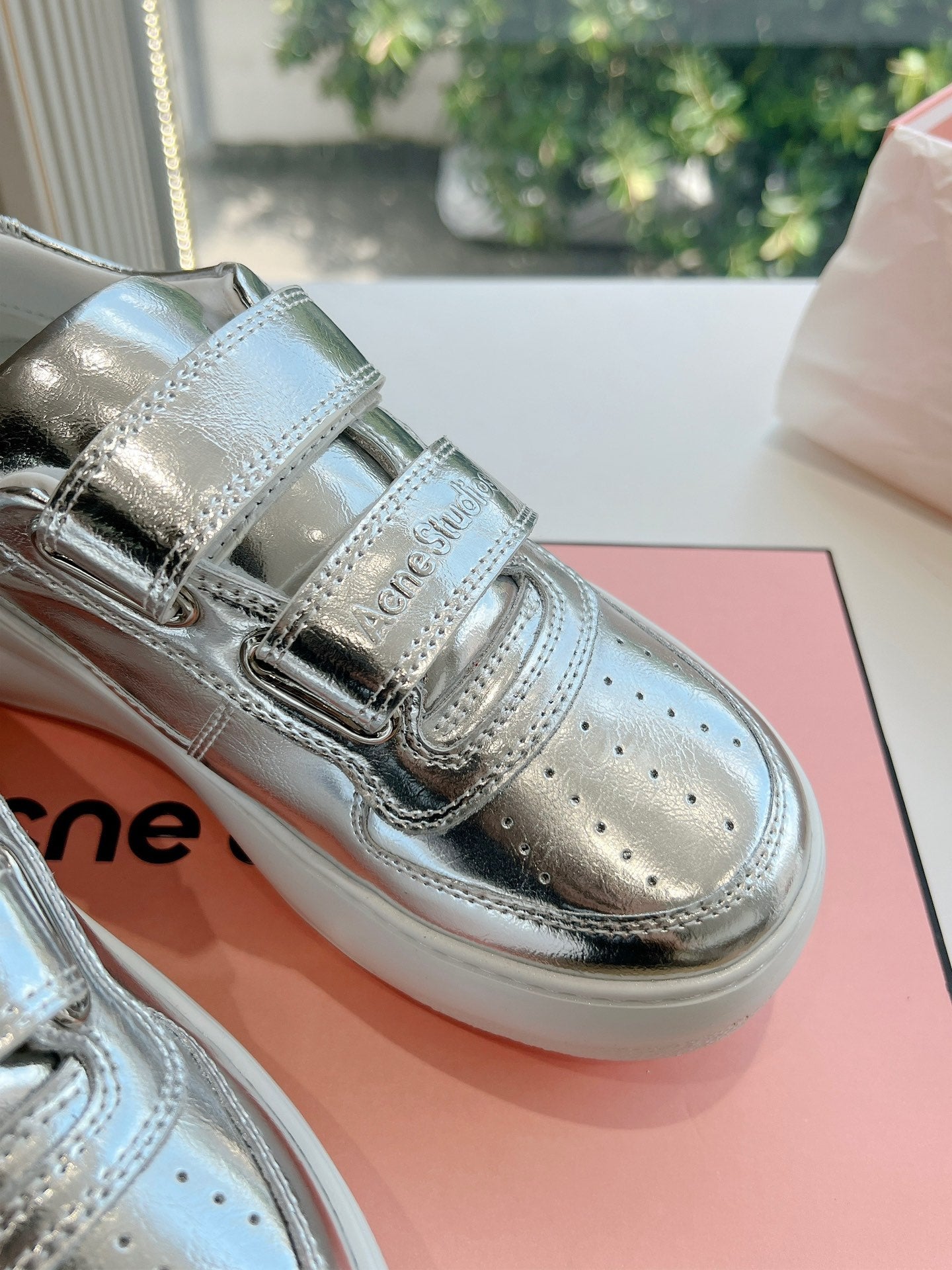 S-Sneakers