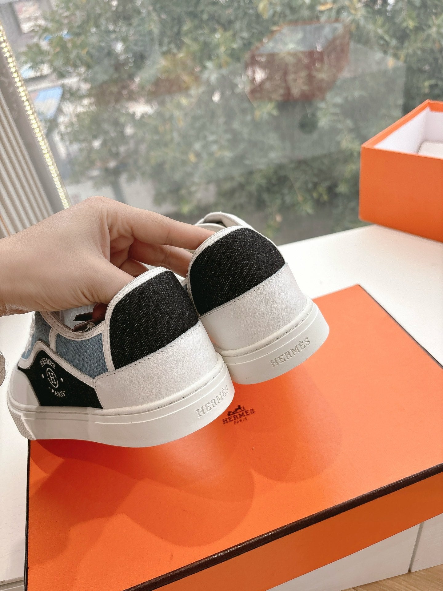 A-Sneakers