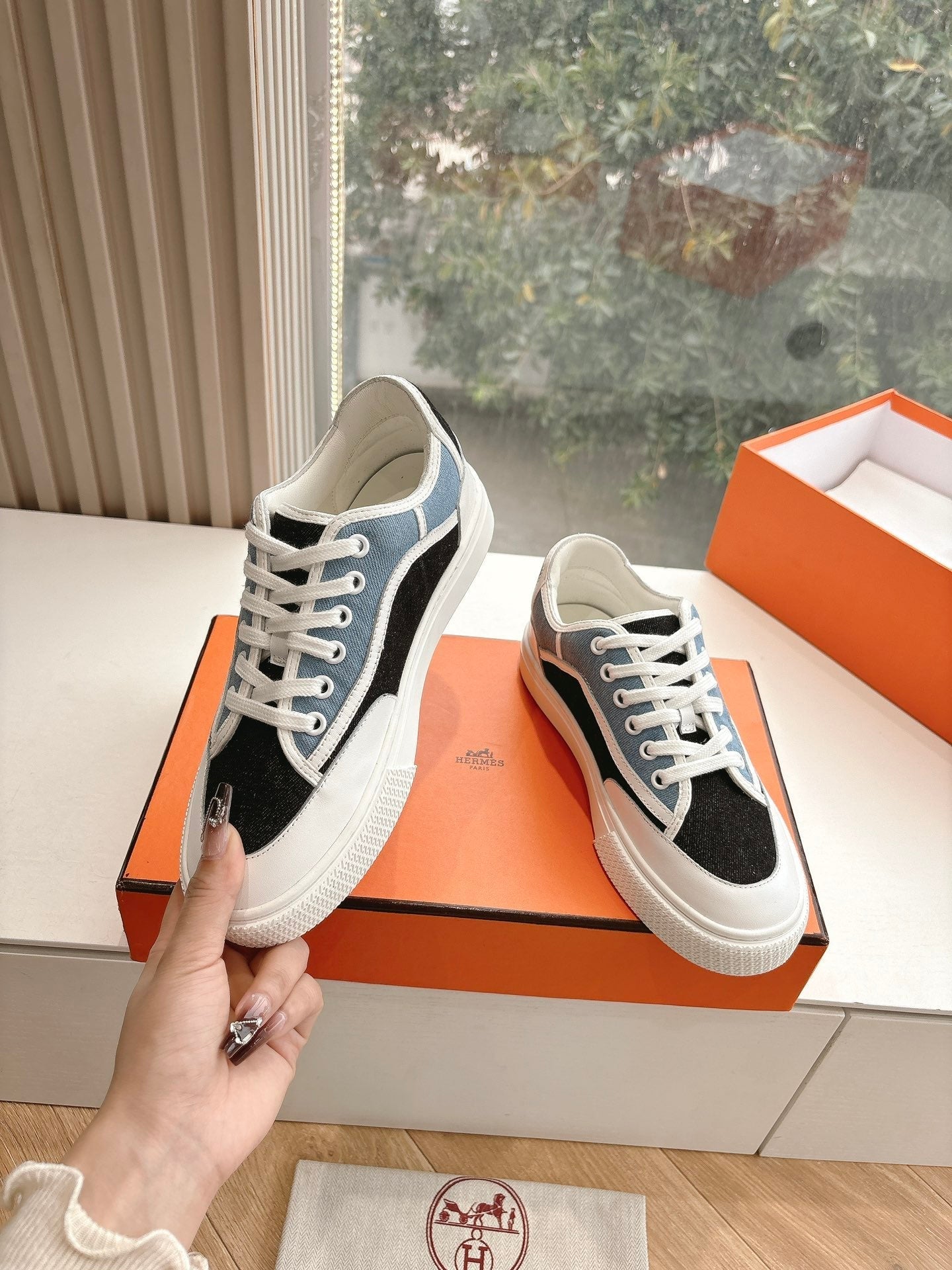 A-Sneakers