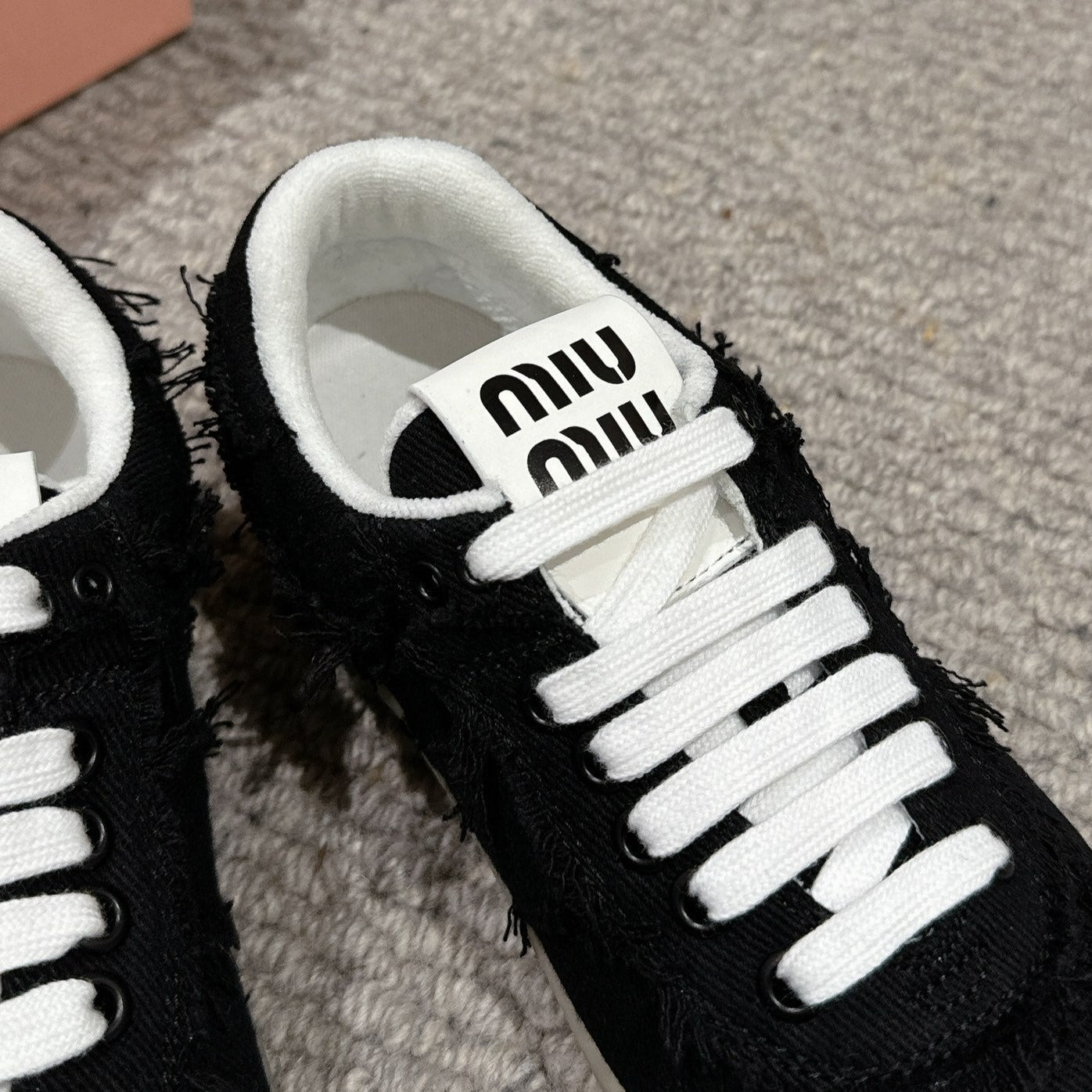 M-Sneakers