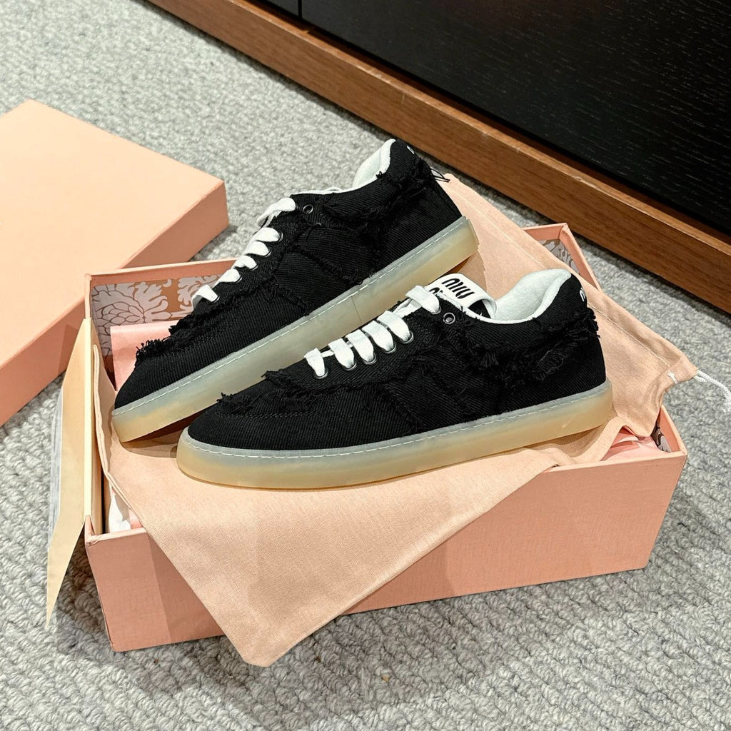 M-Sneakers