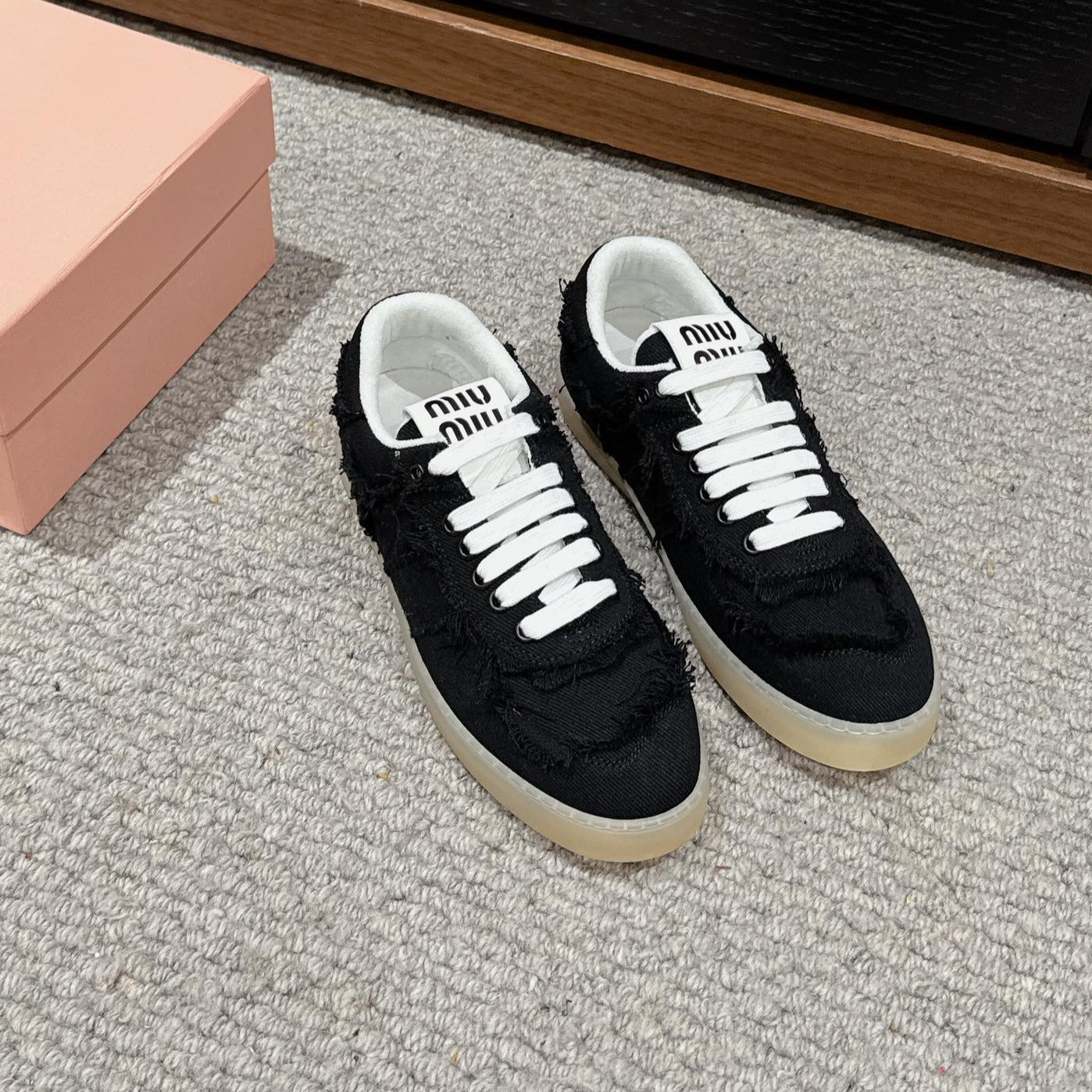 M-Sneakers