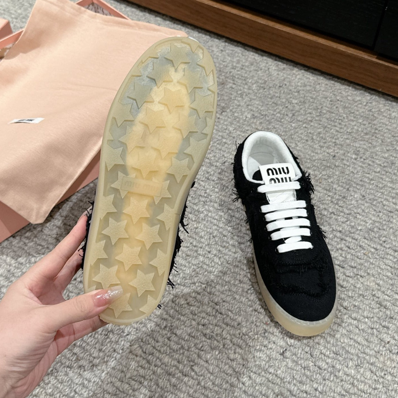 M-Sneakers