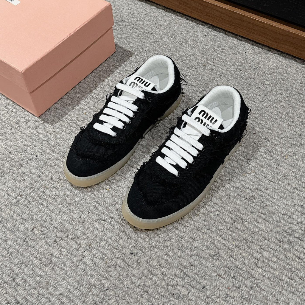M-Sneakers