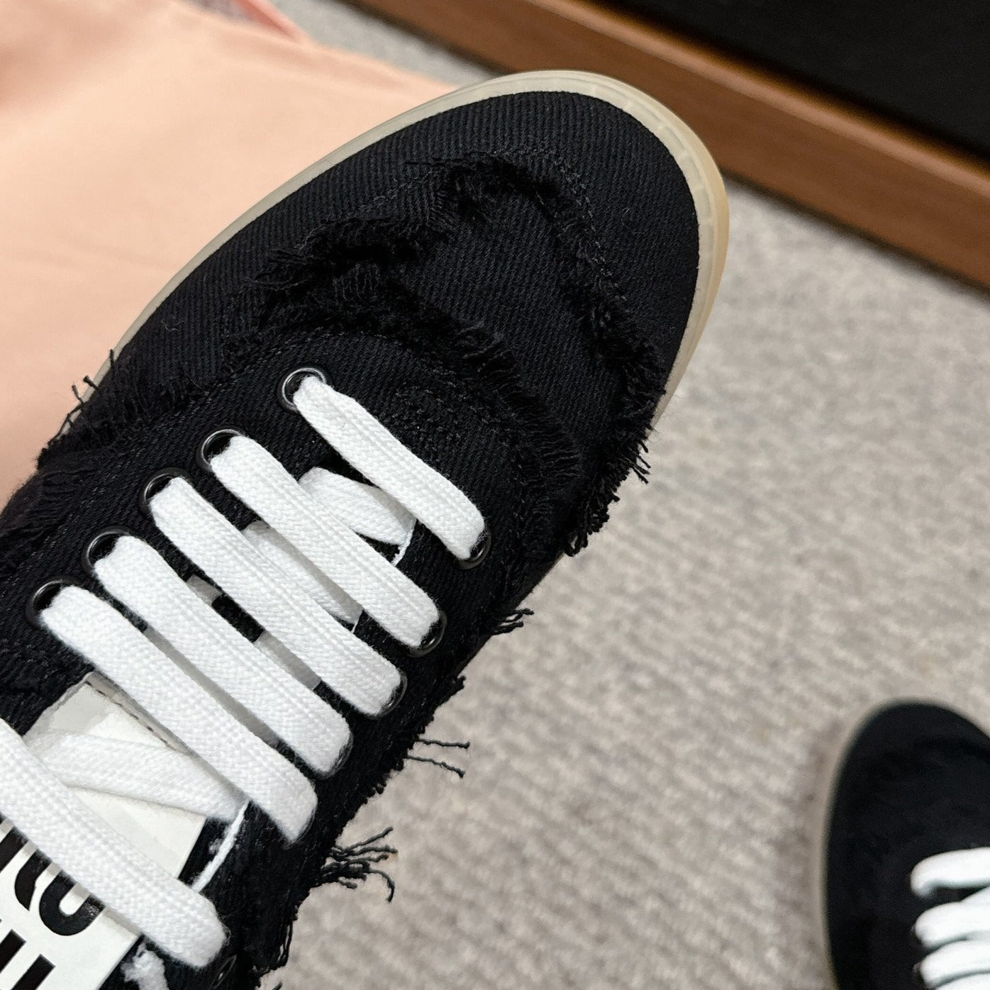 M-Sneakers