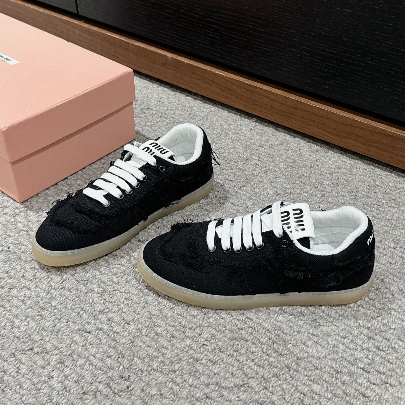 M-Sneakers