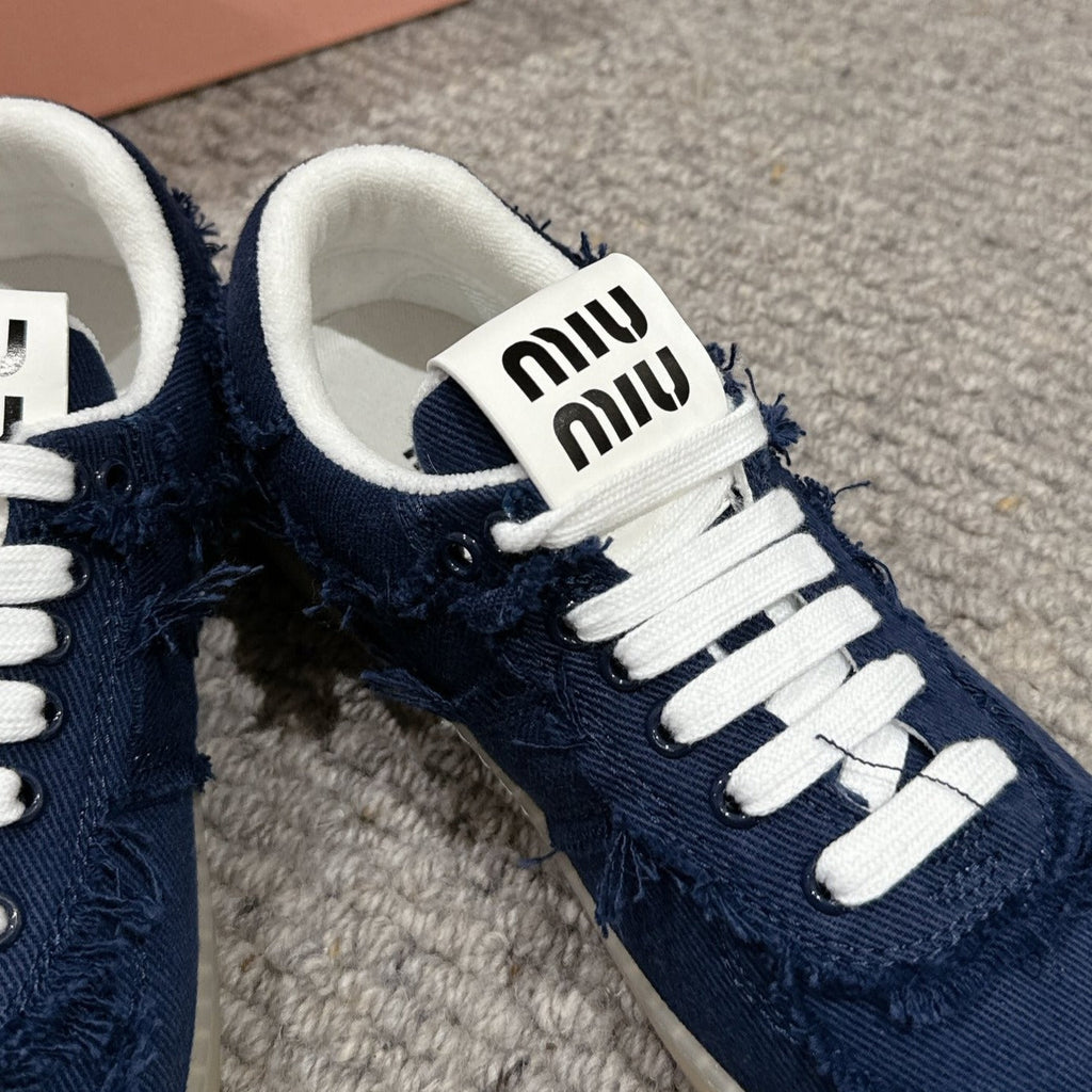 M-Sneakers