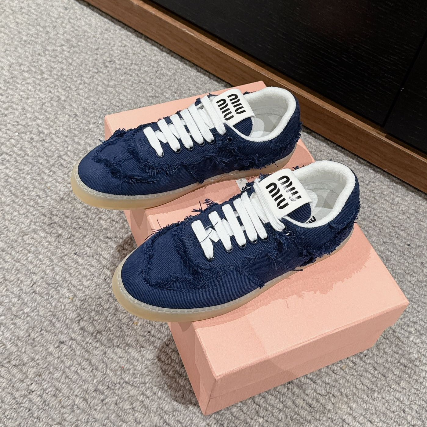 M-Sneakers