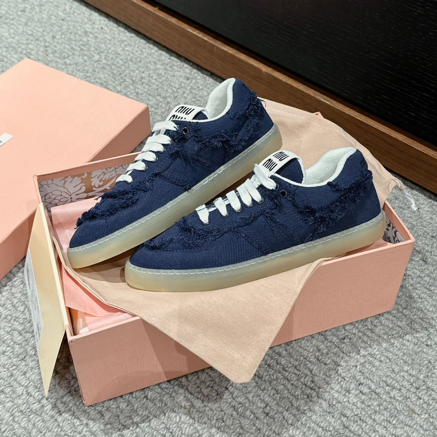 M-Sneakers
