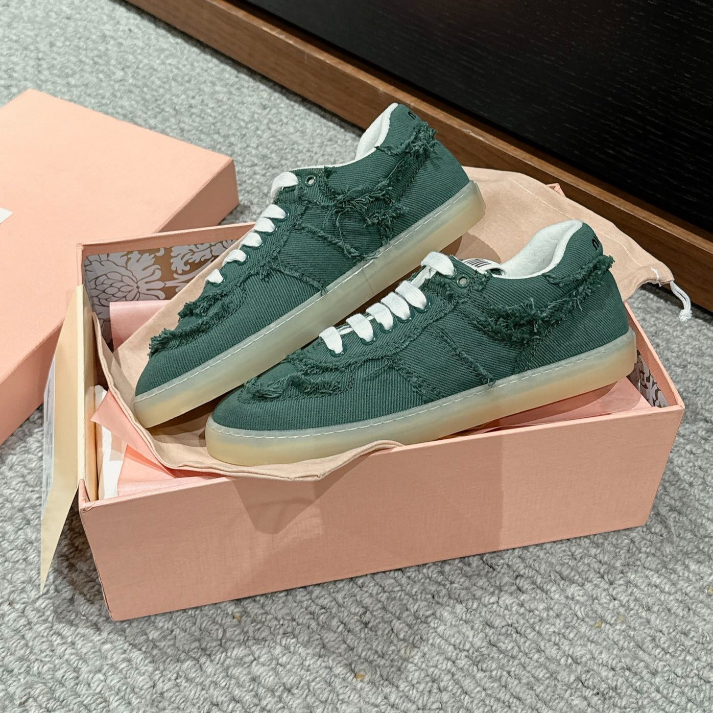 M-Sneakers