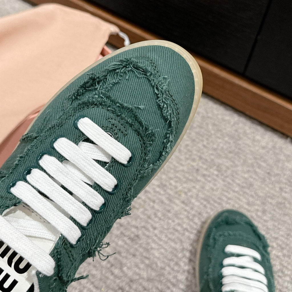 M-Sneakers