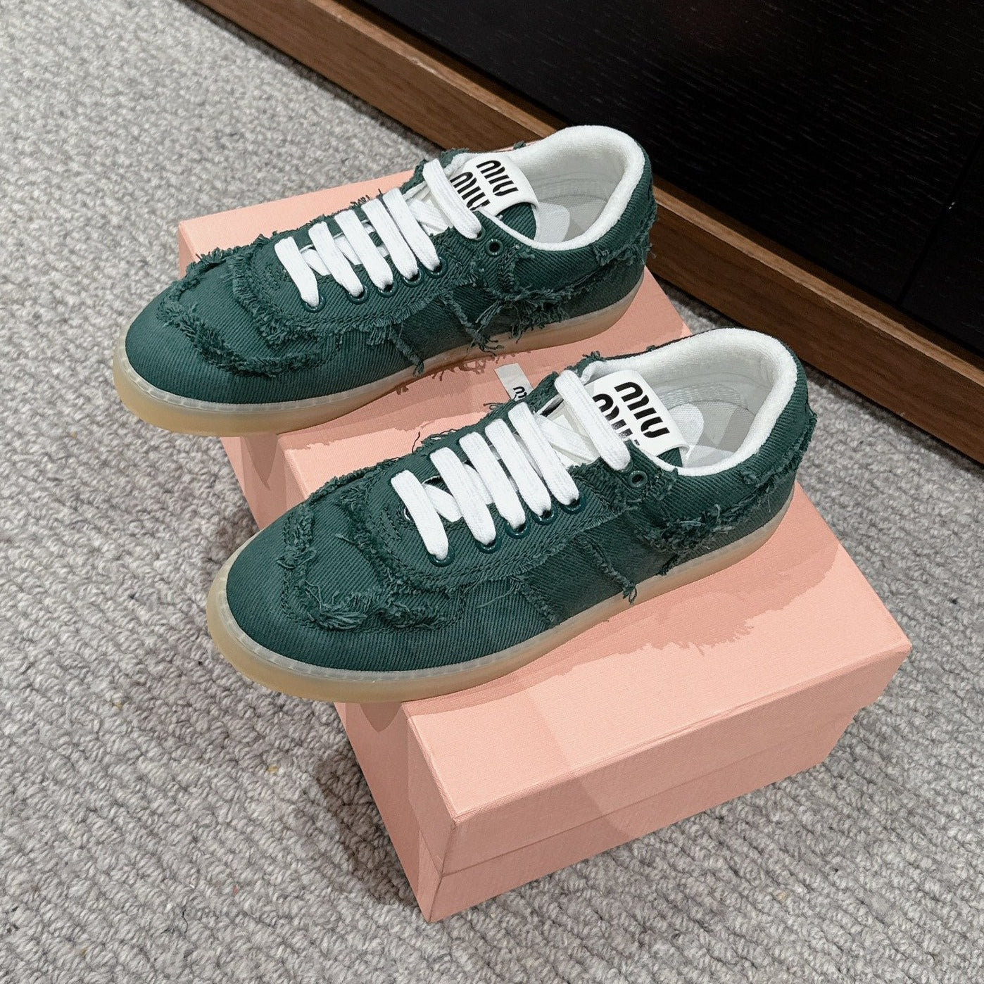 M-Sneakers