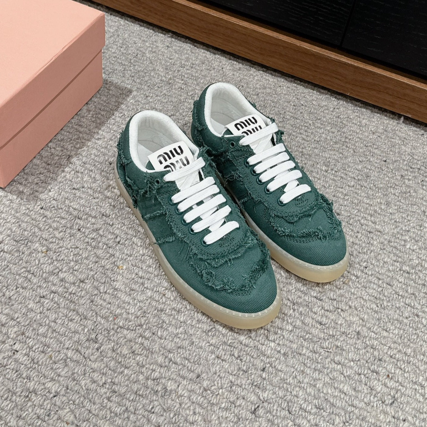 M-Sneakers