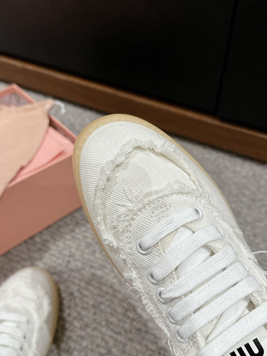 M-Sneakers