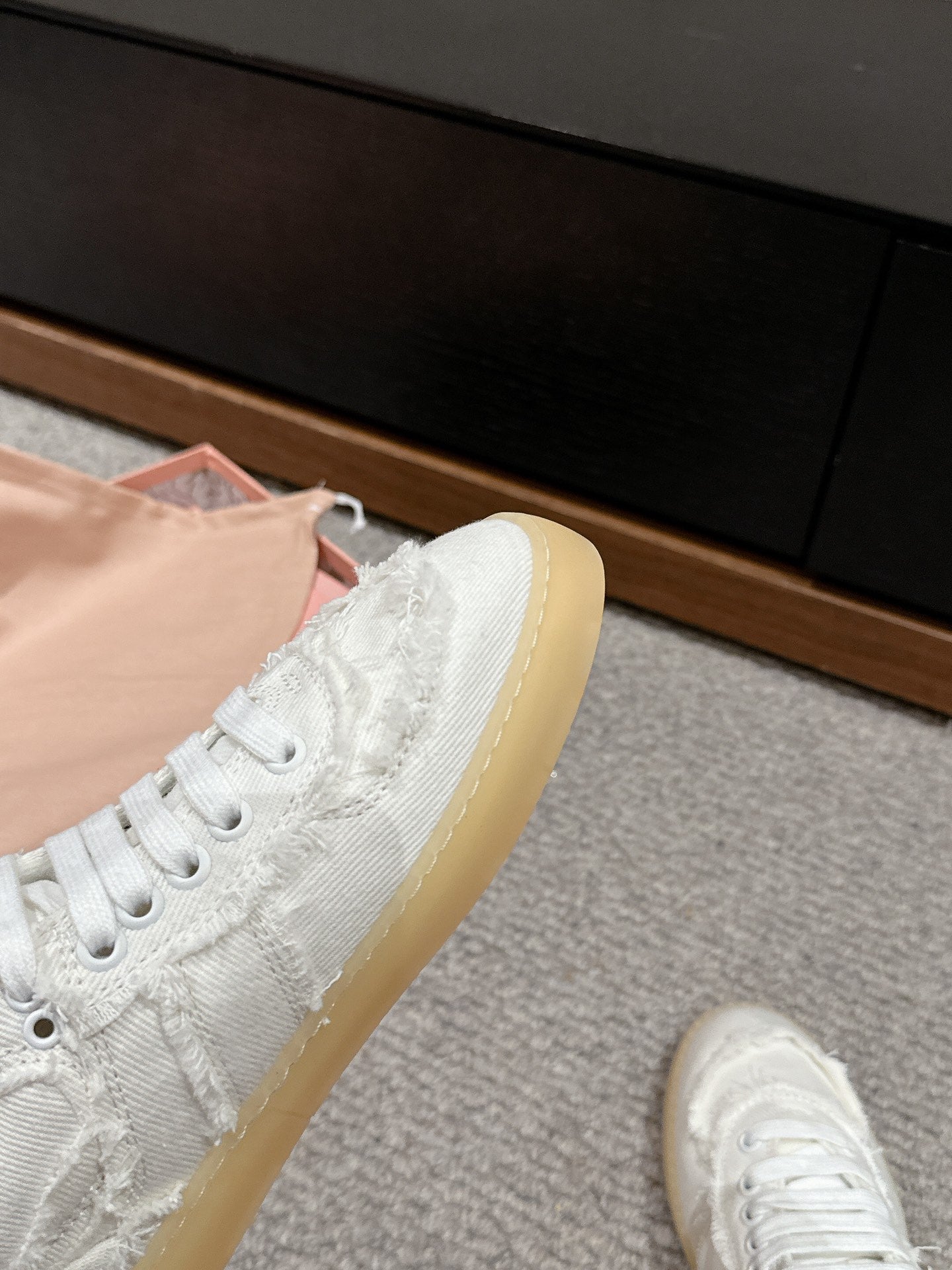 M-Sneakers