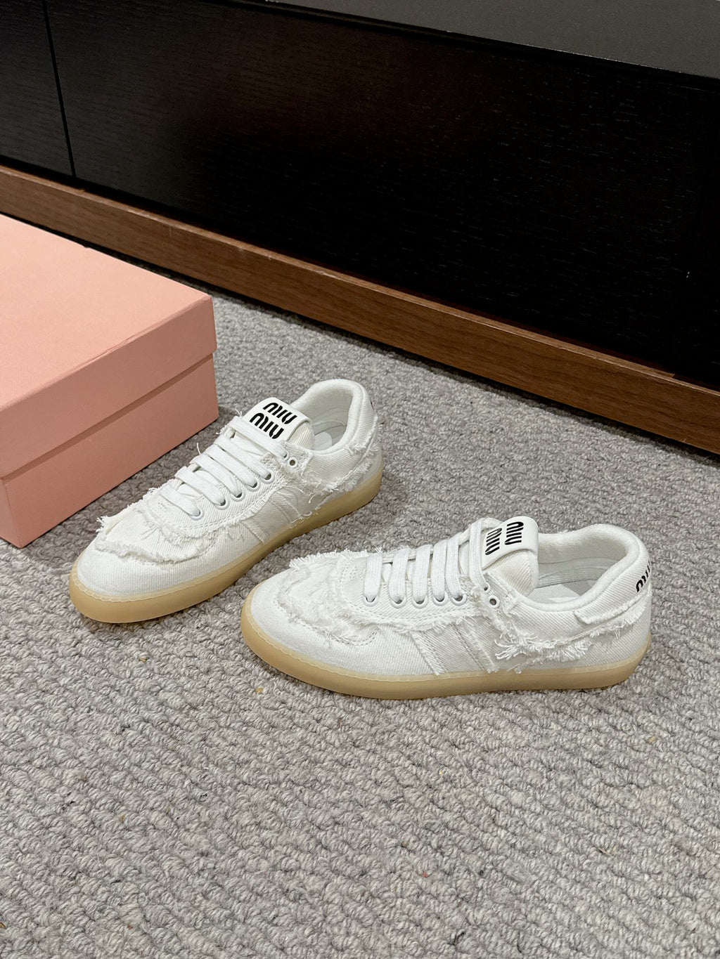 M-Sneakers