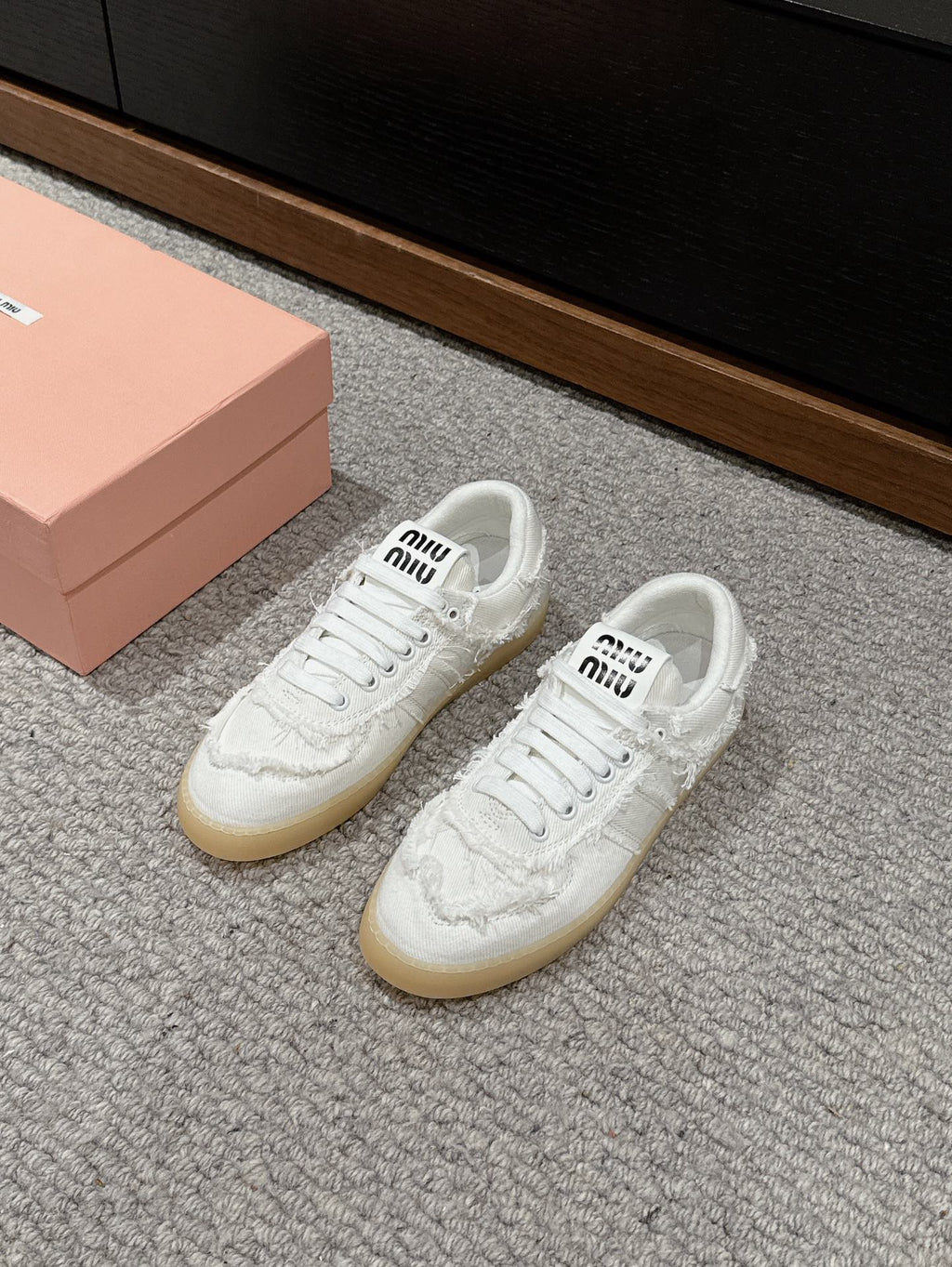 M-Sneakers