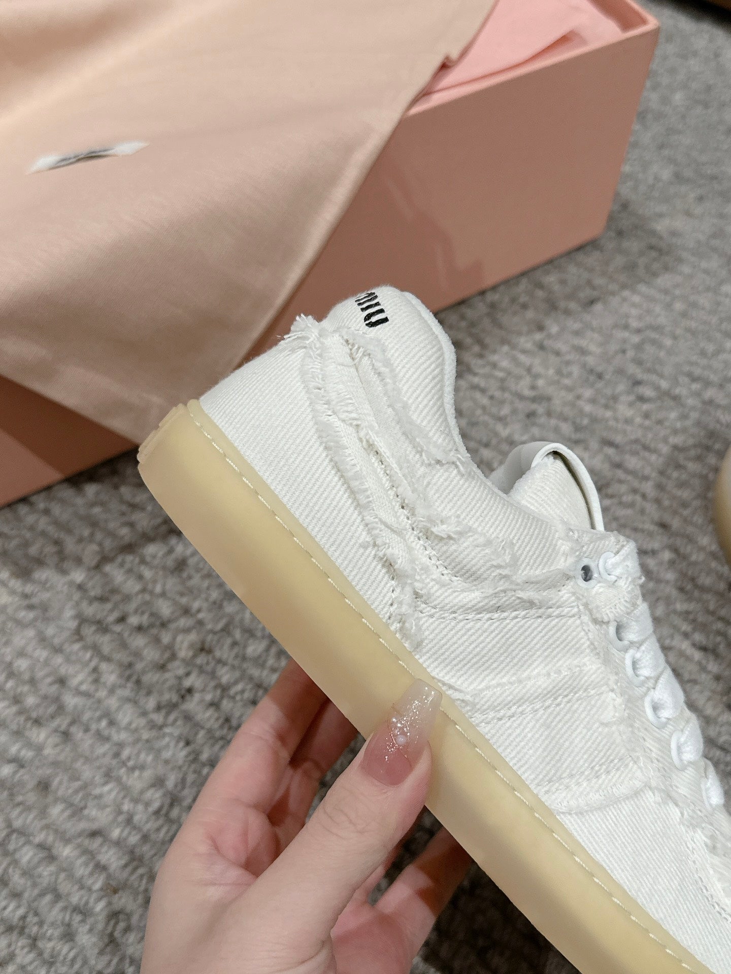 M-Sneakers