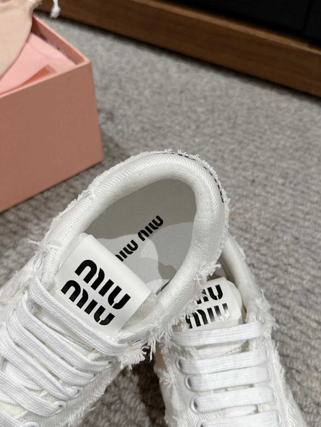 M-Sneakers