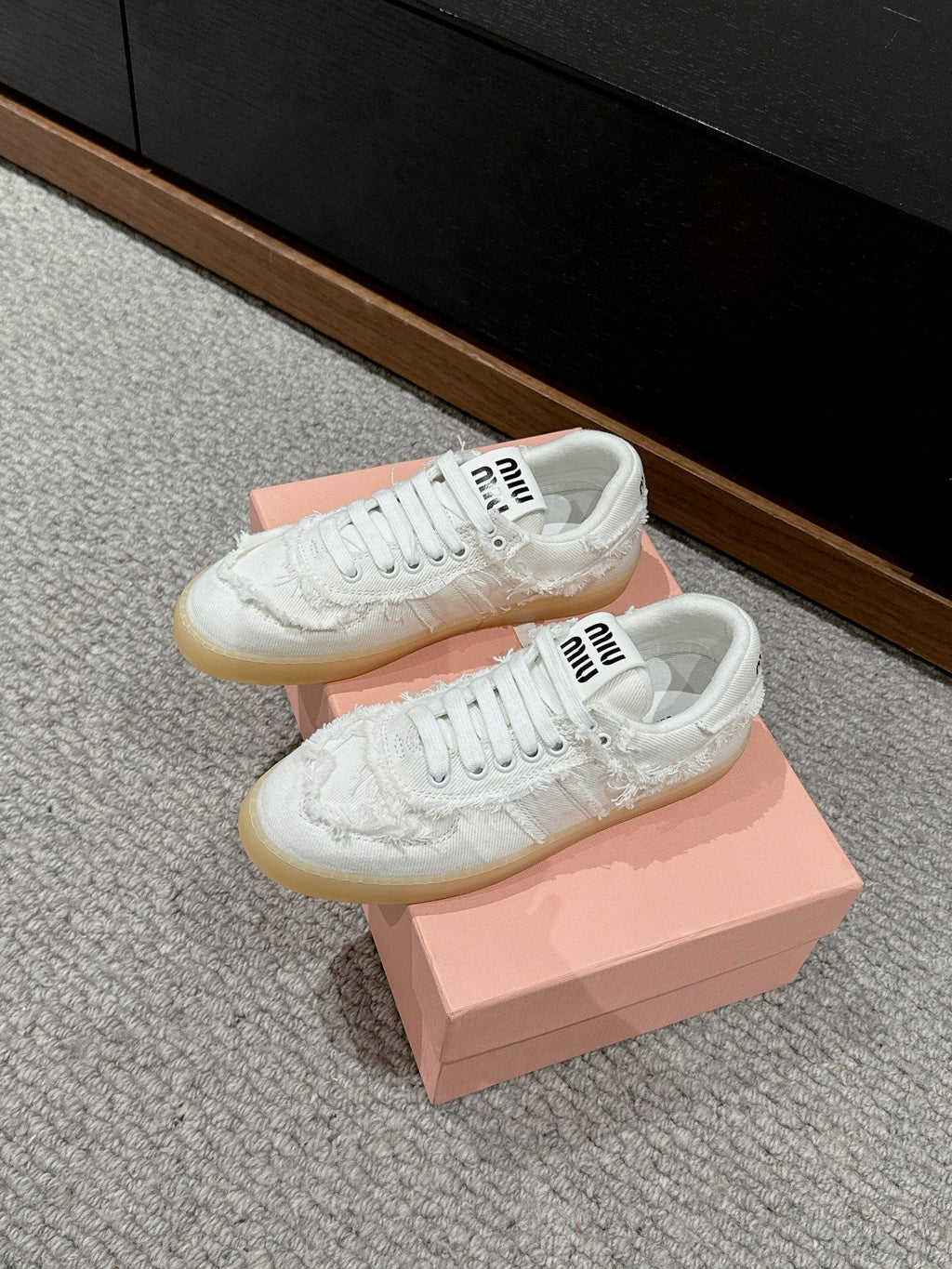 M-Sneakers