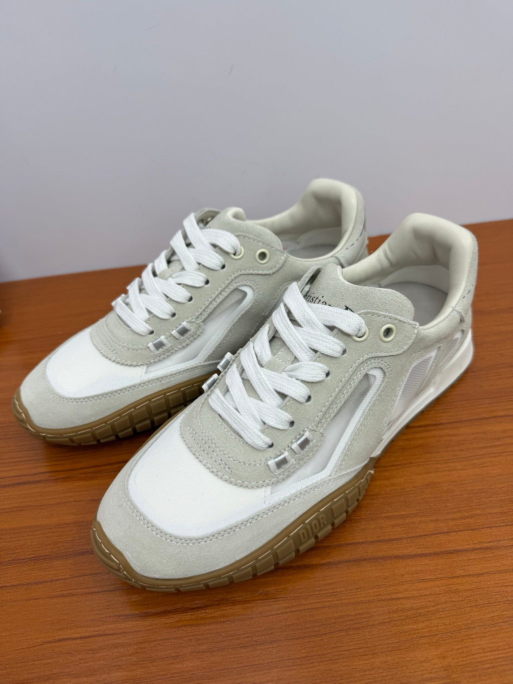 D-Sneakers