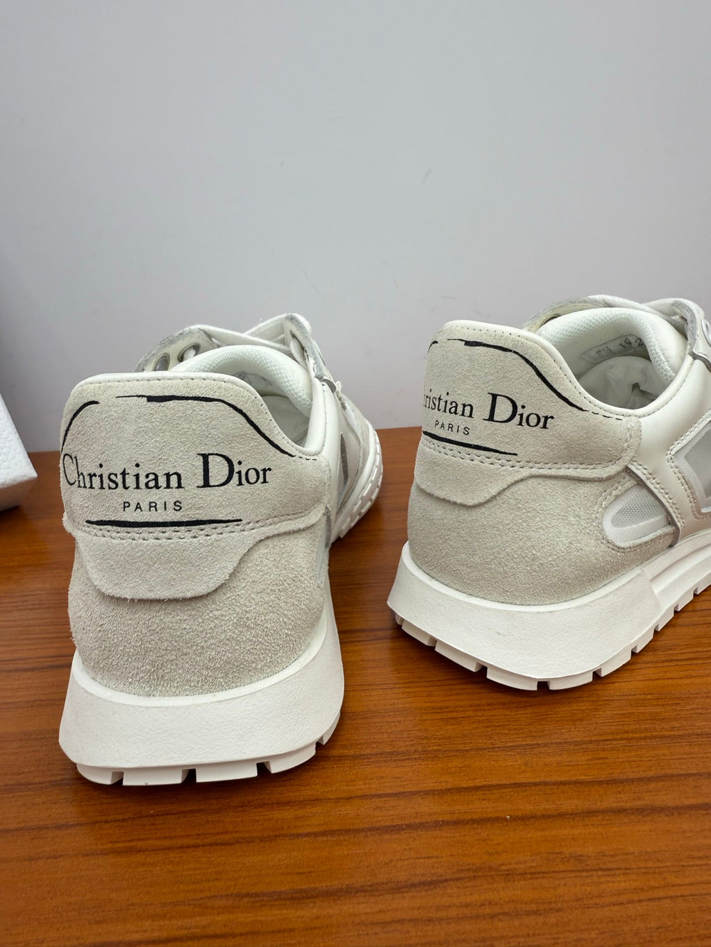 D-Sneakers