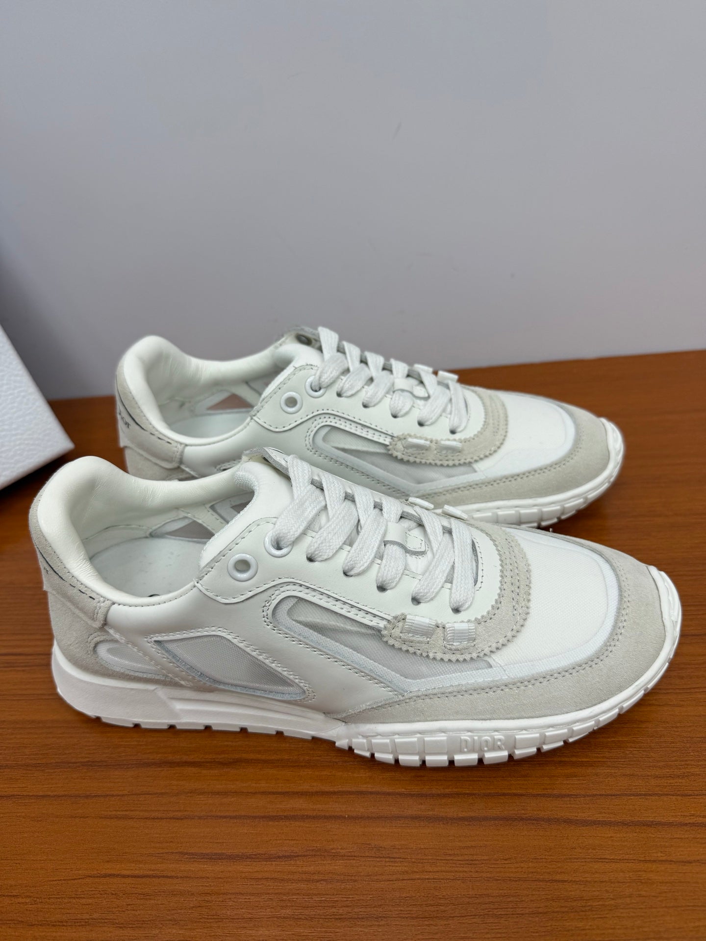 D-Sneakers