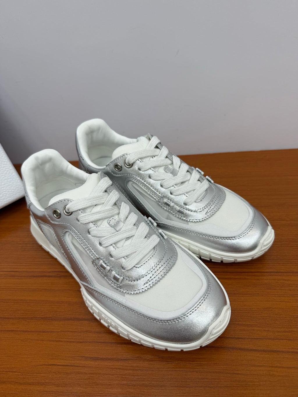 D-Sneakers