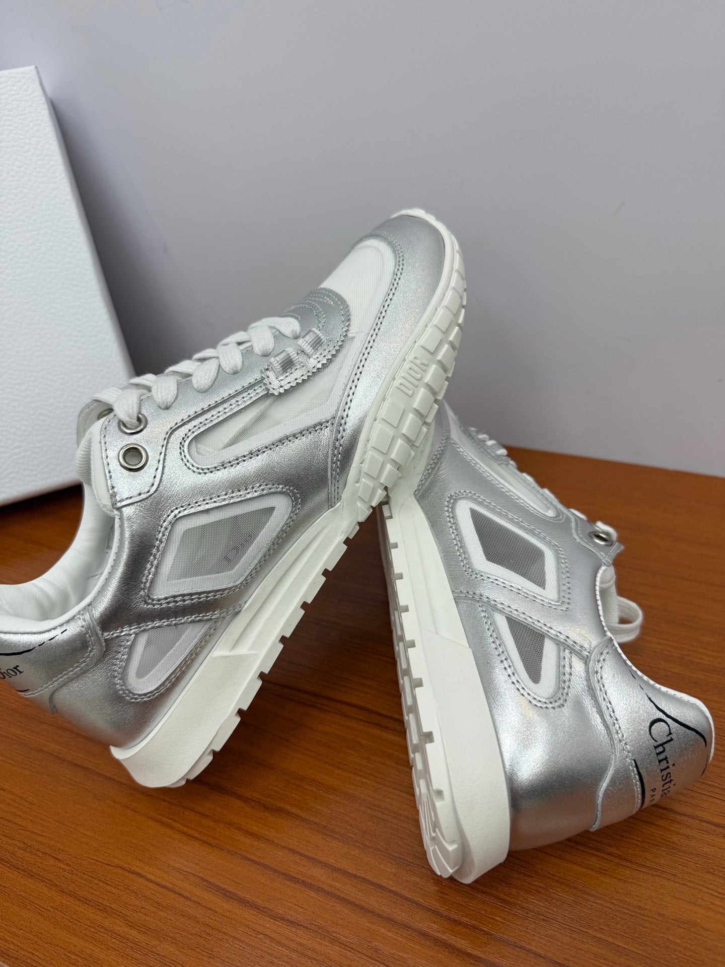 D-Sneakers