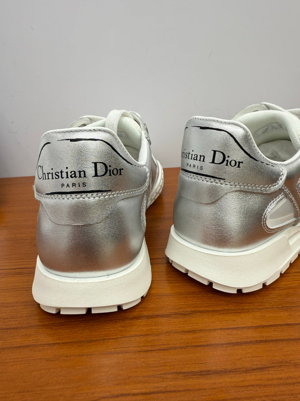 D-Sneakers