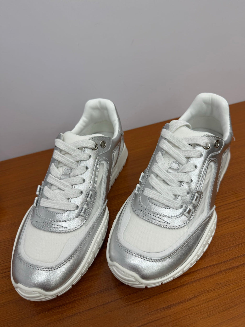 D-Sneakers