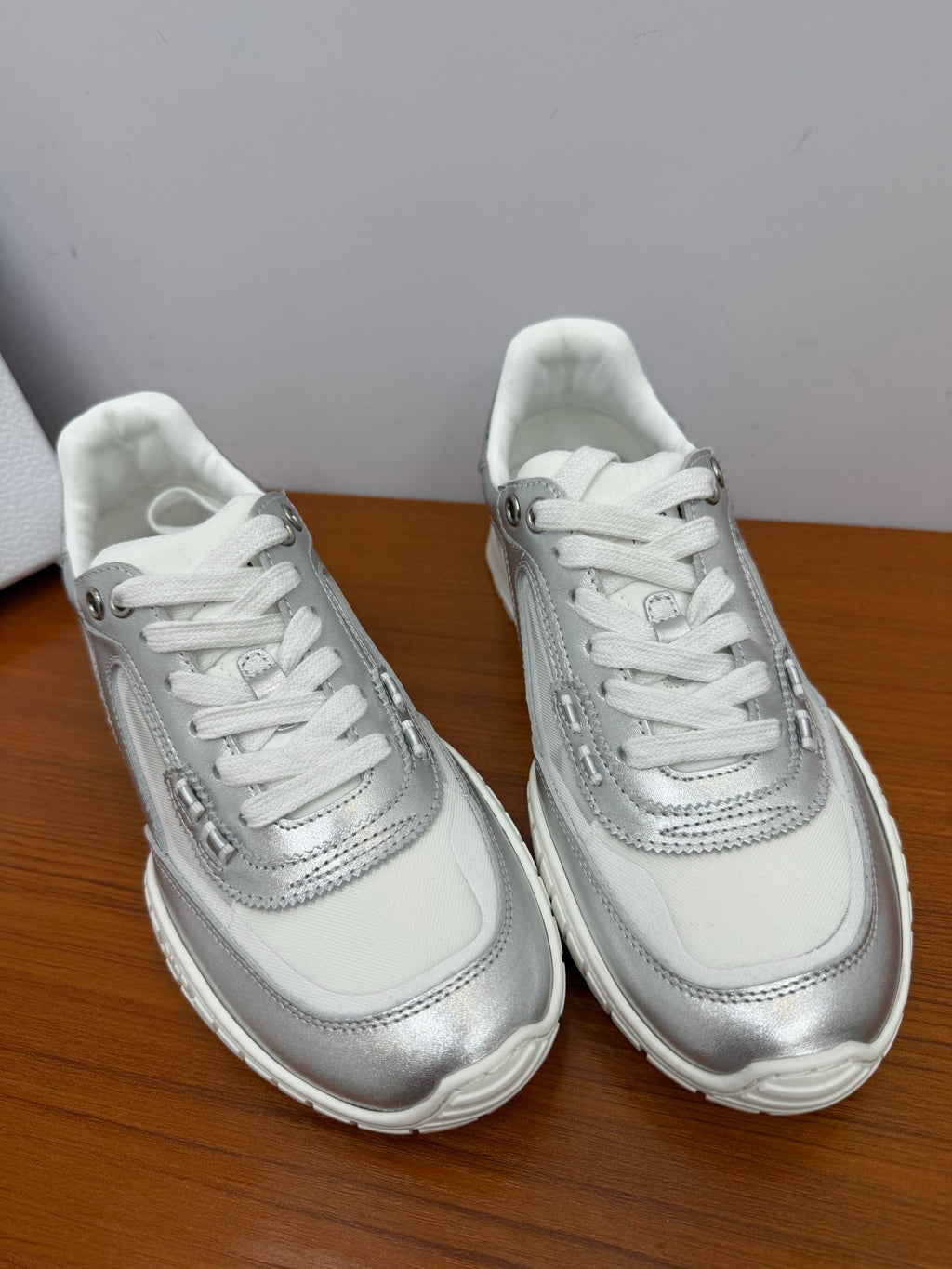 D-Sneakers