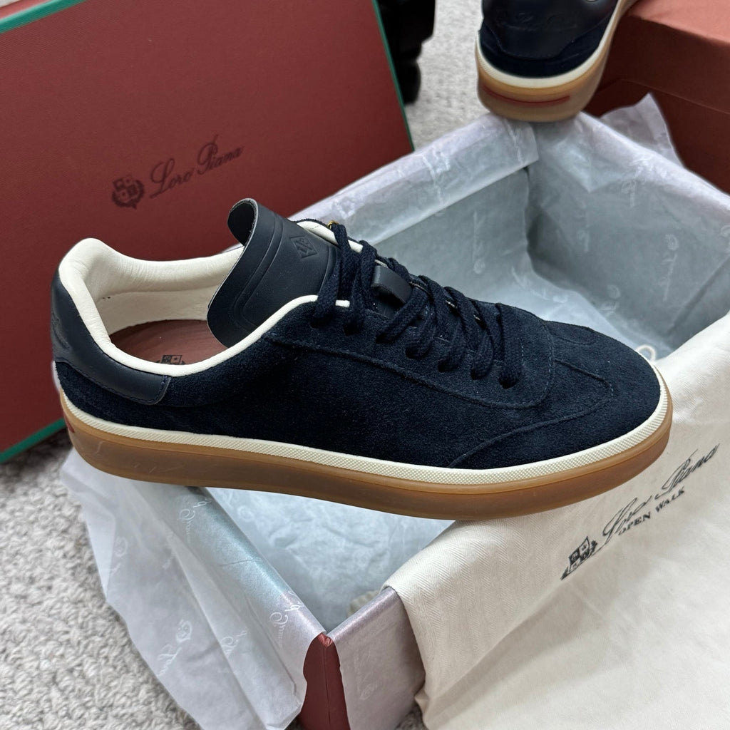 L-Sneakers