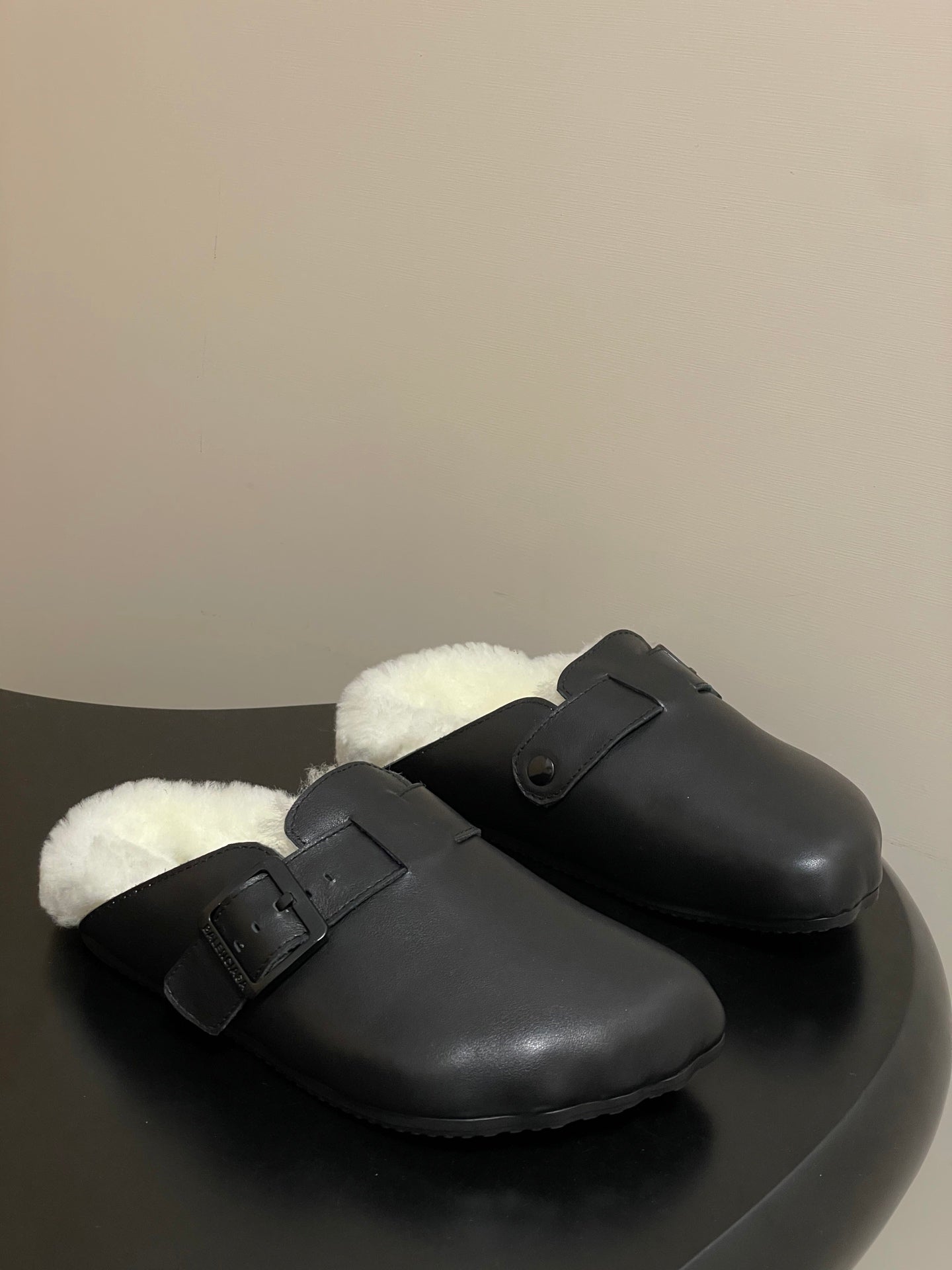 B-Sneakers