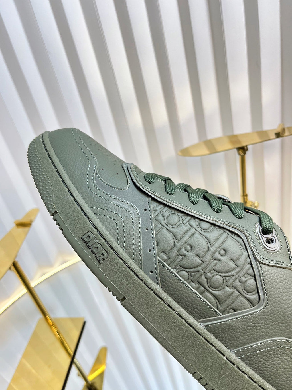 D-Sneakers