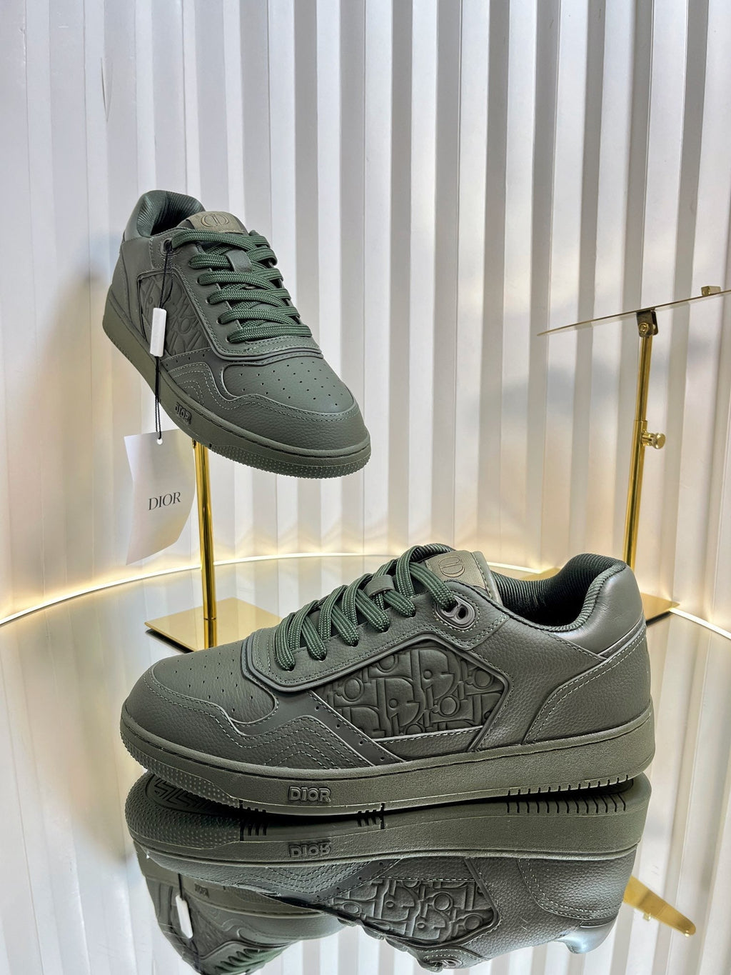 D-Sneakers
