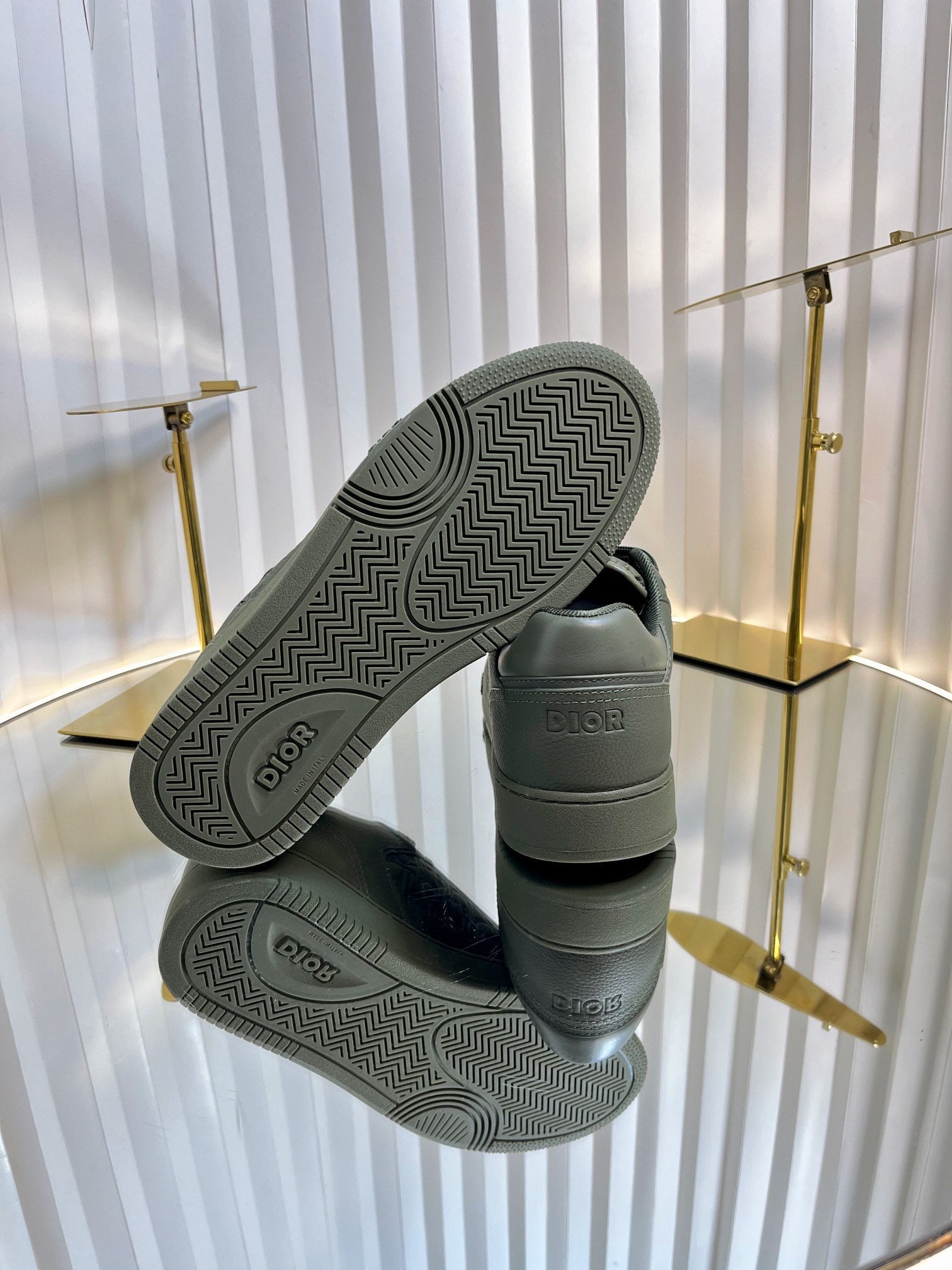 D-Sneakers