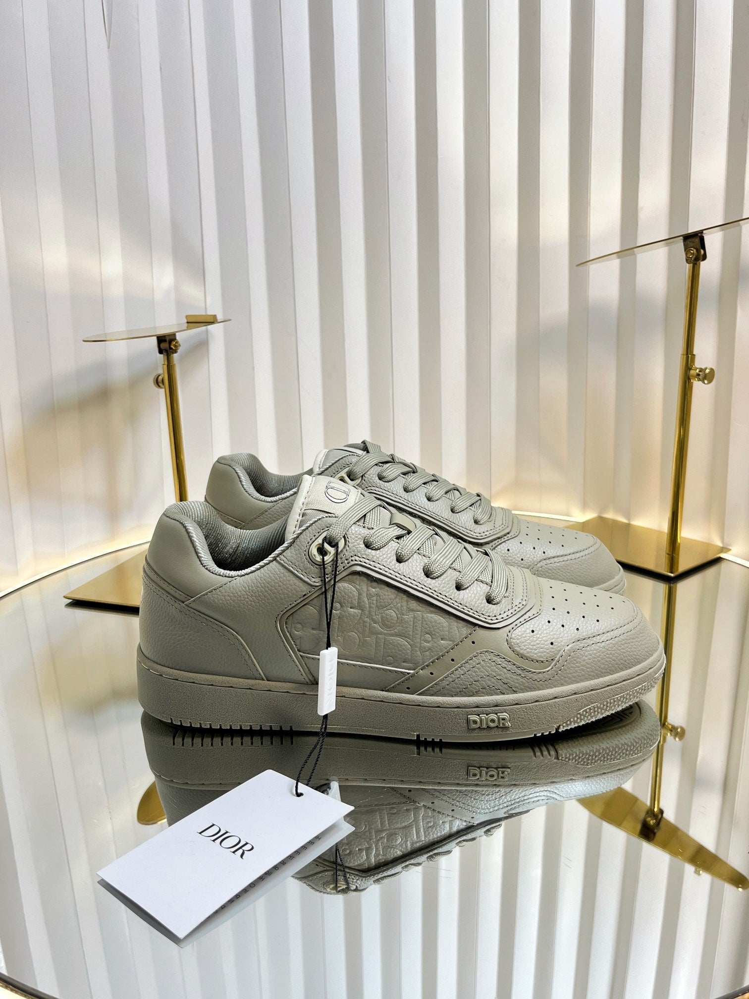 D-Sneakers