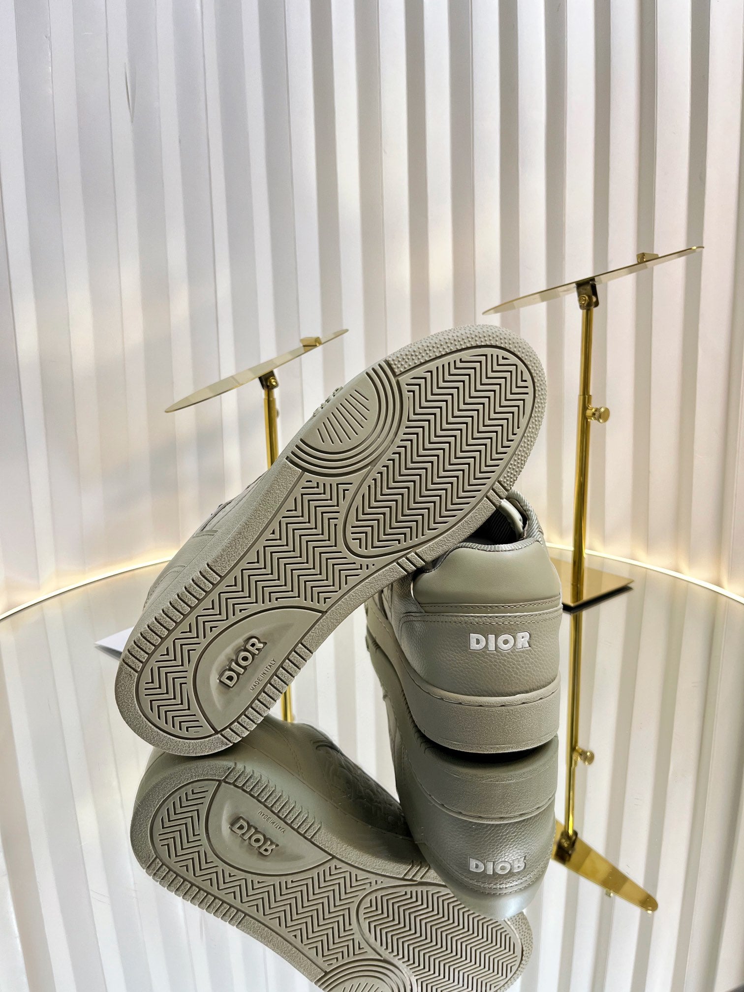 D-Sneakers