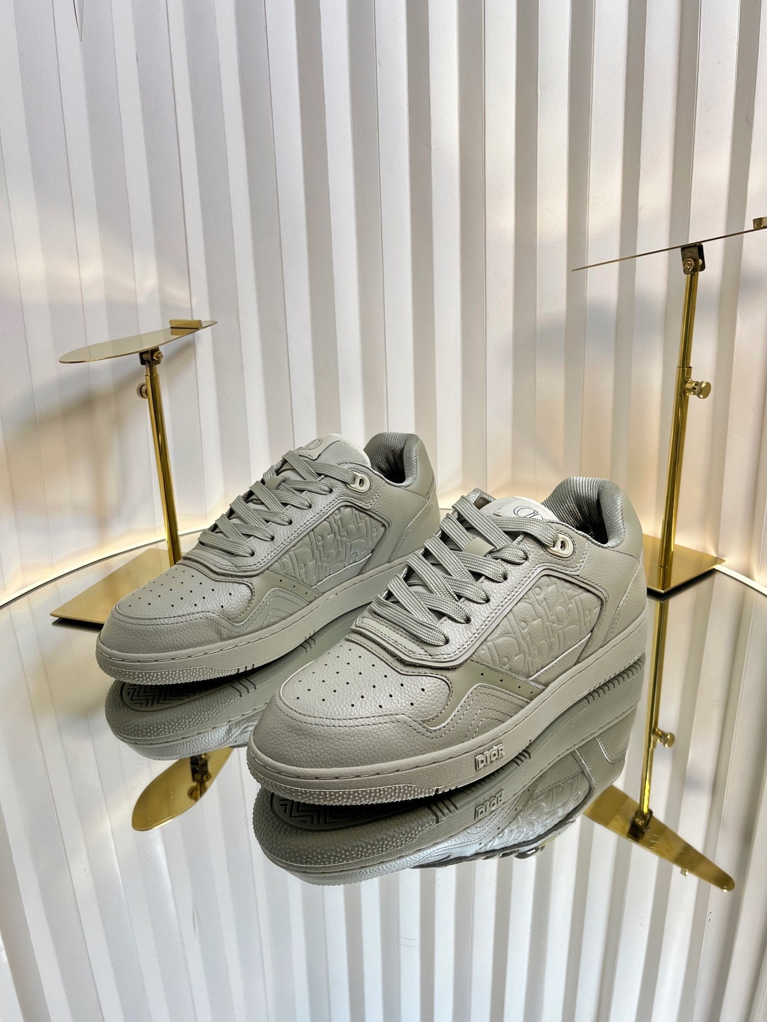 D-Sneakers