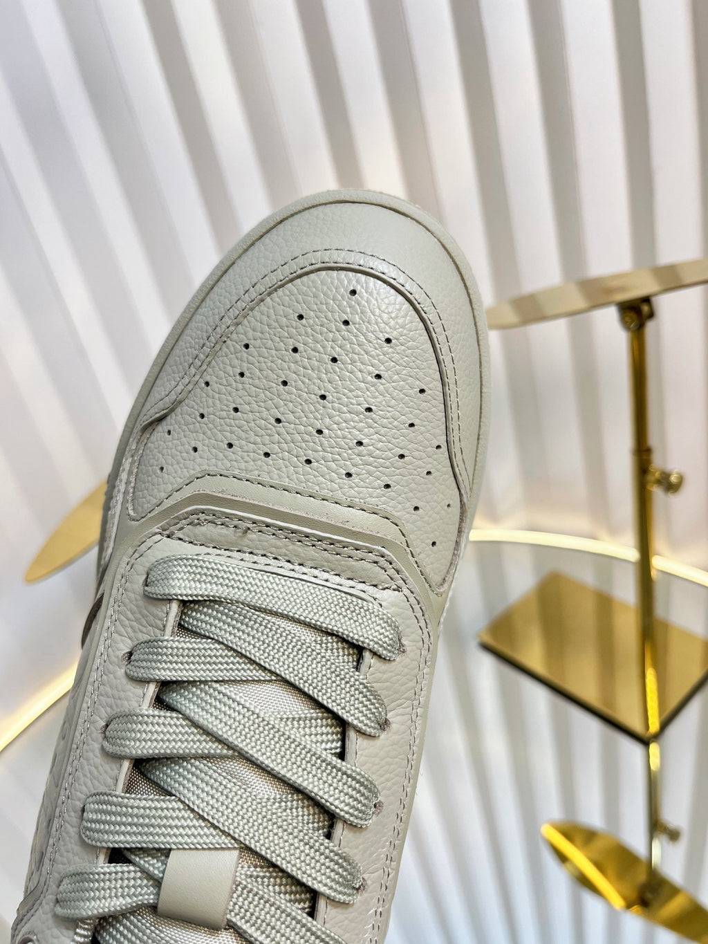 D-Sneakers