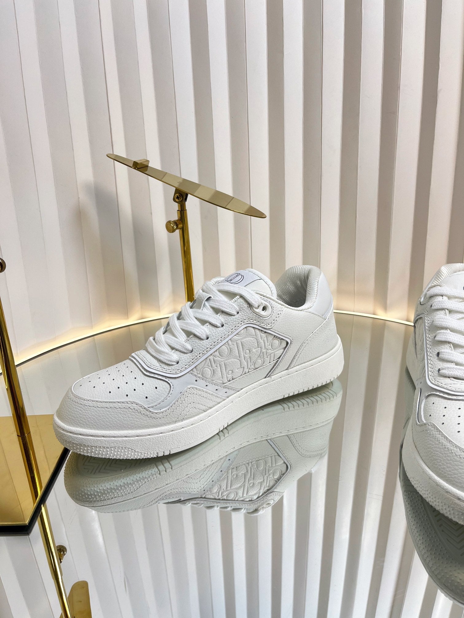 D-Sneakers
