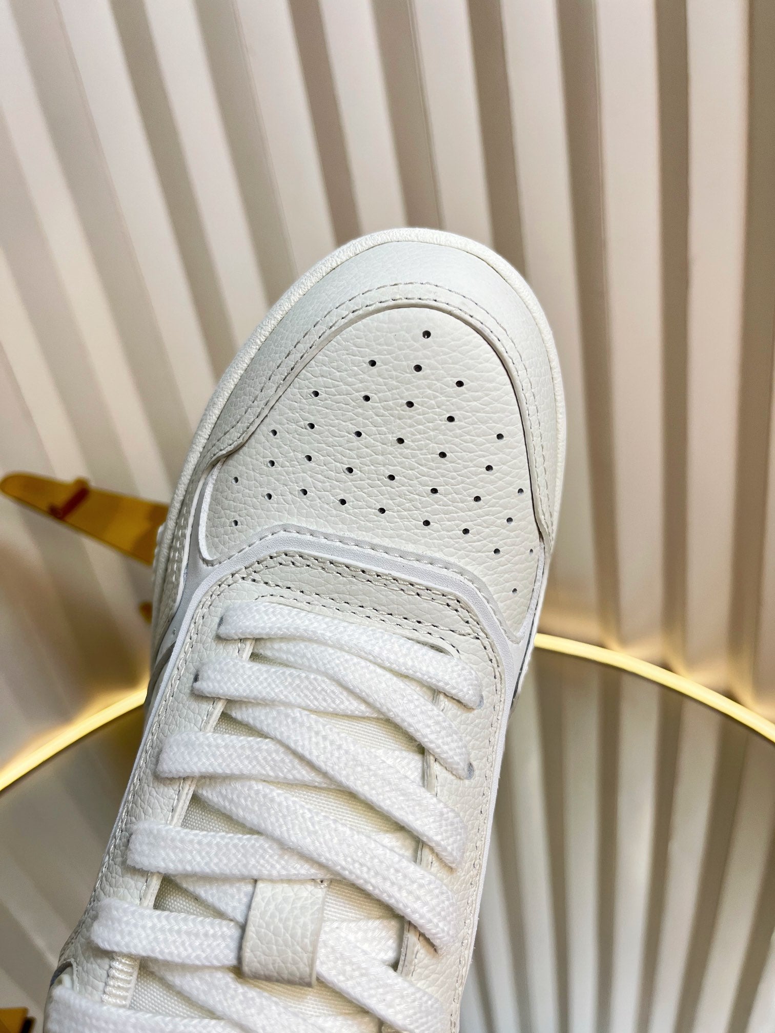 D-Sneakers