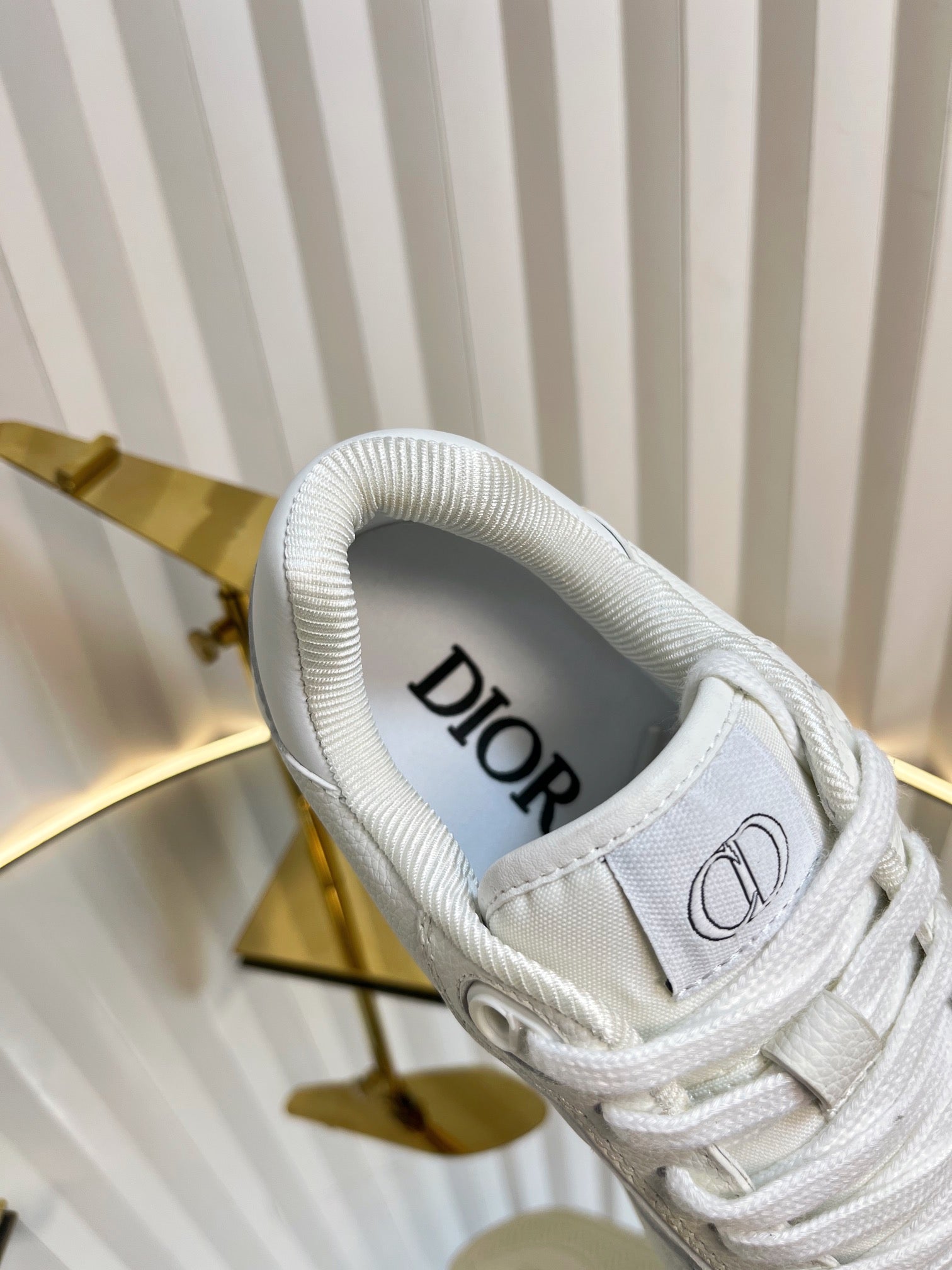 D-Sneakers