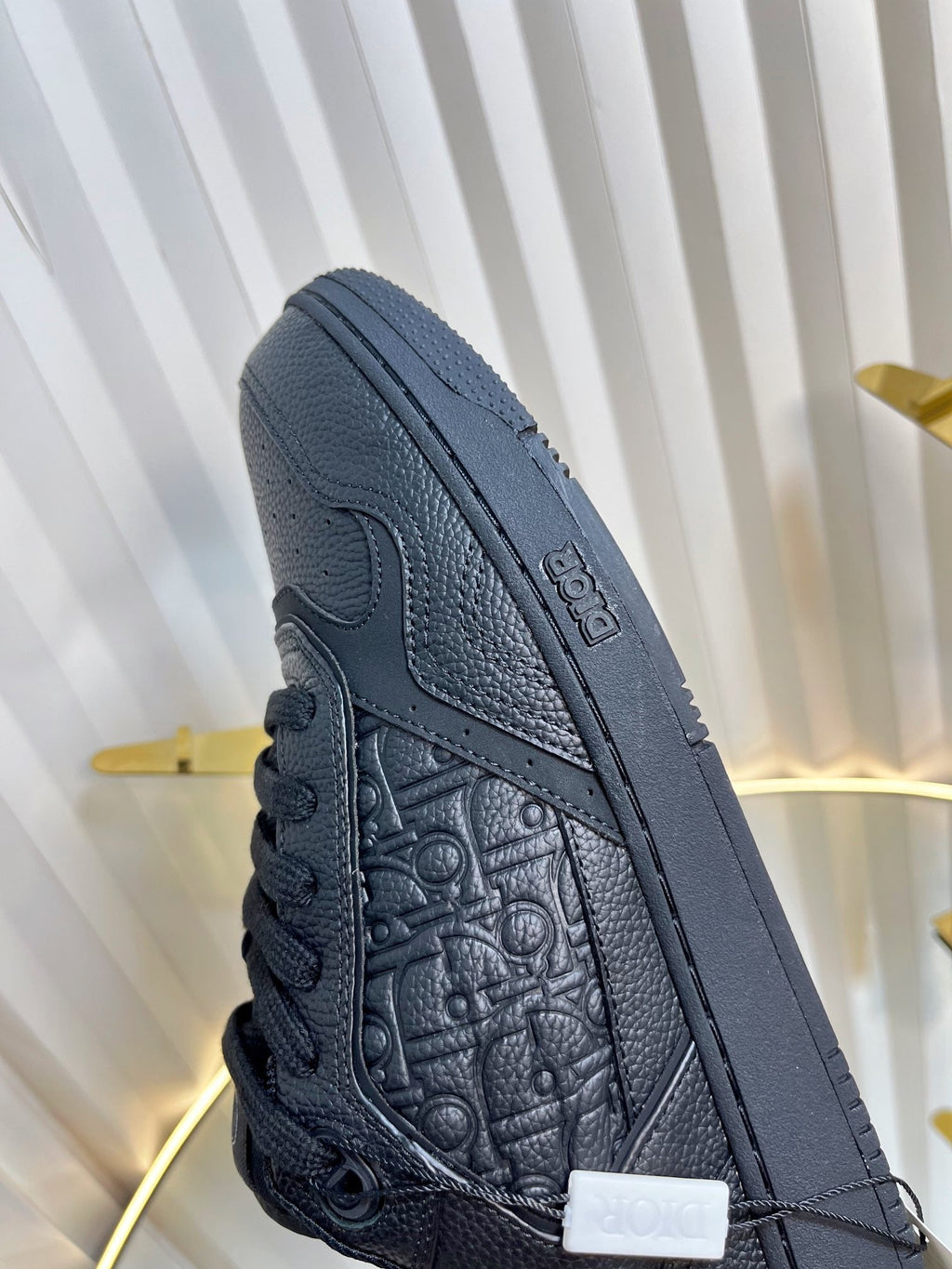D-Sneakers