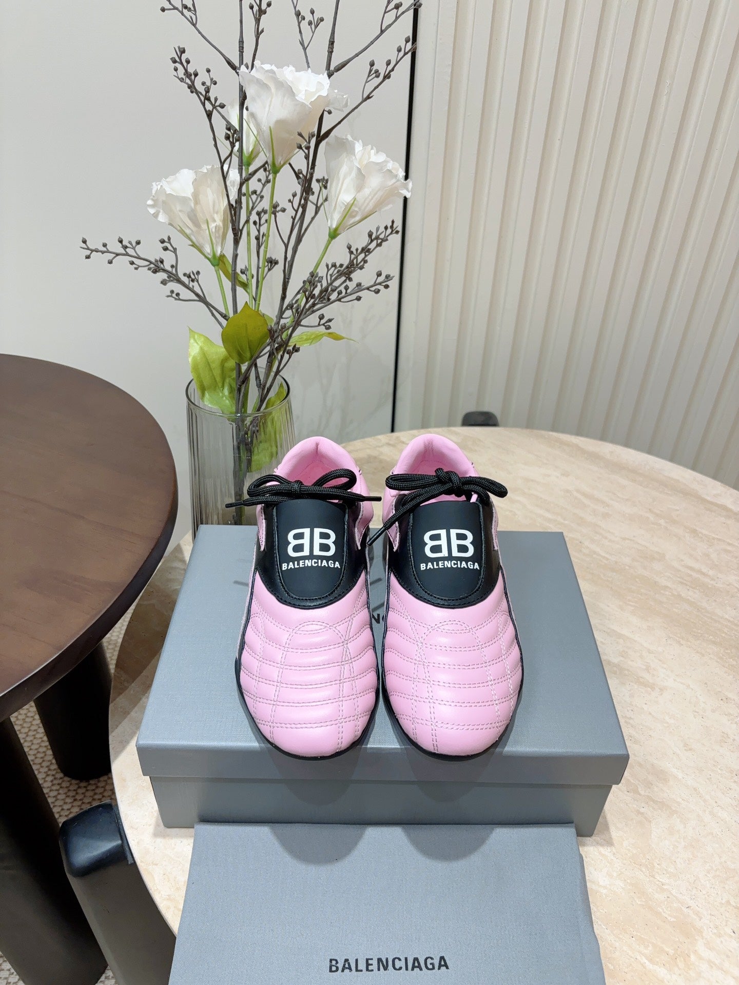 B-Sneakers